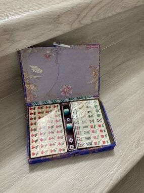 New Vintage/Antique Mini Chinese Mahjong Set in Purple Chinese Case Never Used